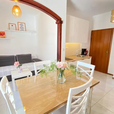 Апартаменти Tomi & Ivana *