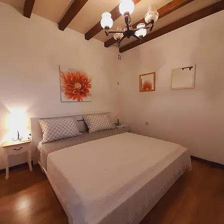 Апартаменти Tomi & Ivana