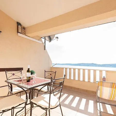 Апартаменти Tomi & Ivana