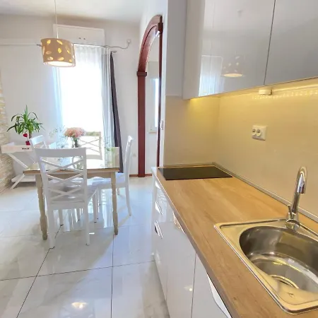 Διαμέρισμα Tomi & Ivana *