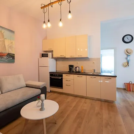 Tomi & Ivana * Τρογκίρ